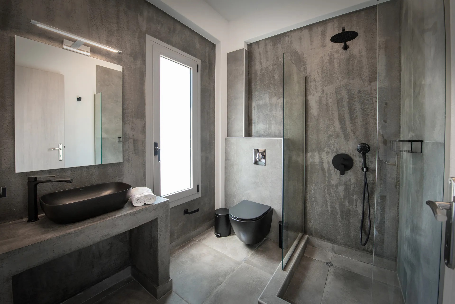 SunBlue Boutique Villas-SunBlue privatni bazen kupatilo.jpg