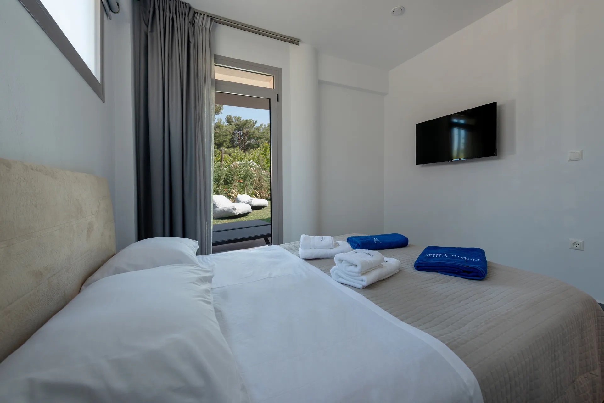 SunBlue Boutique Villas-SunBlue privatni bazen spavaca soba.jpg