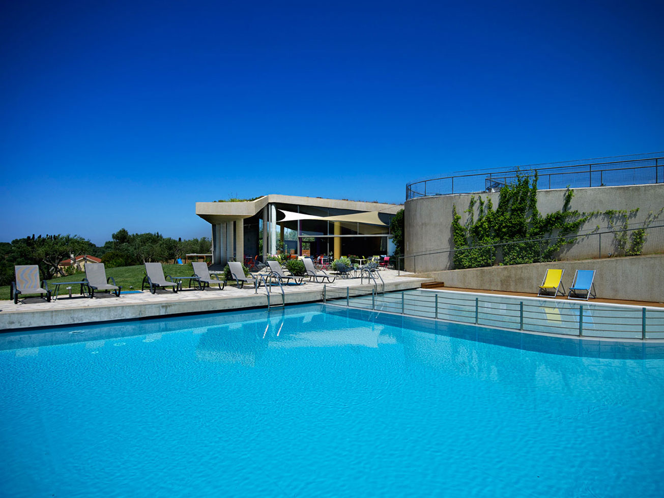 leivatho hotel-bazen.jpg