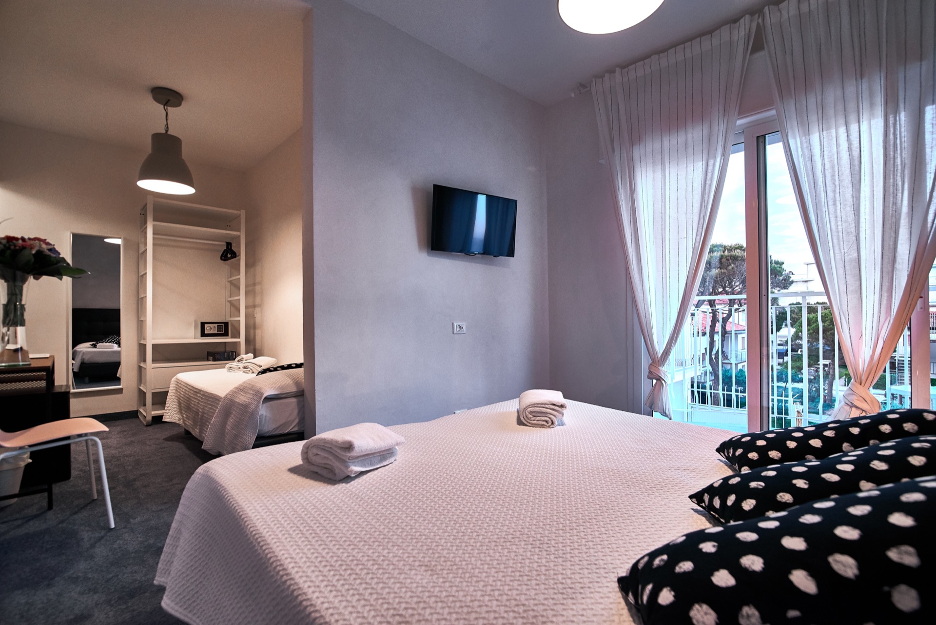 Concordia Hotel-Deluxe cetvorokrevetna soba.jpg