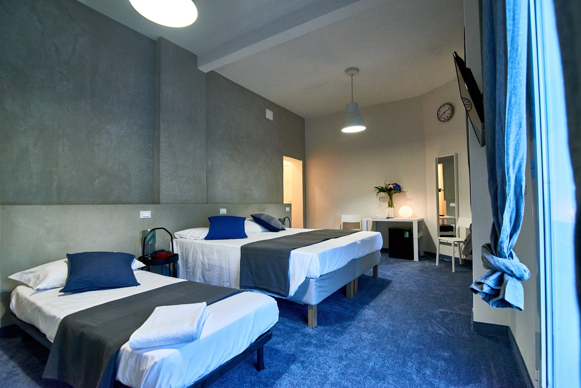 Hotel Concordia-Deluxe trokrevetna soba.jpg