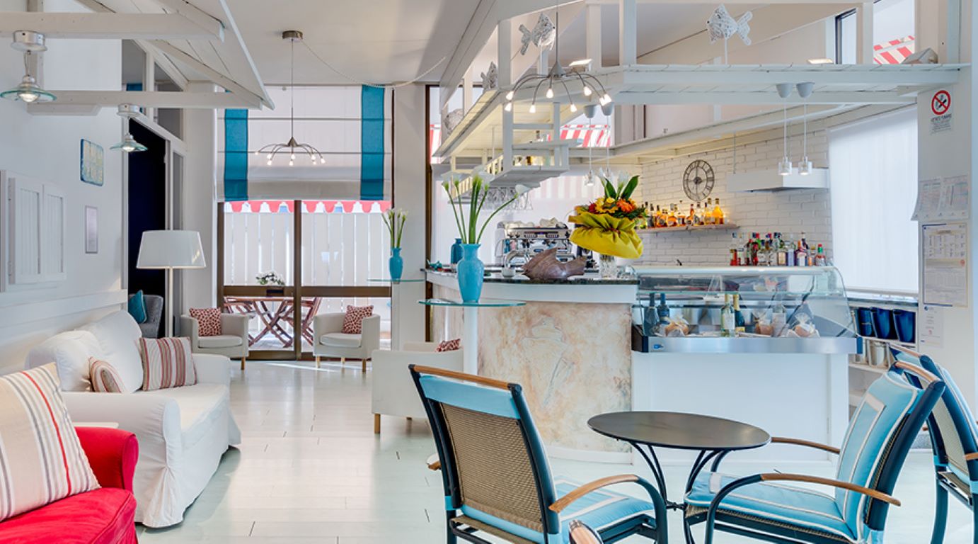 Hotel Manila-Bar.jpg