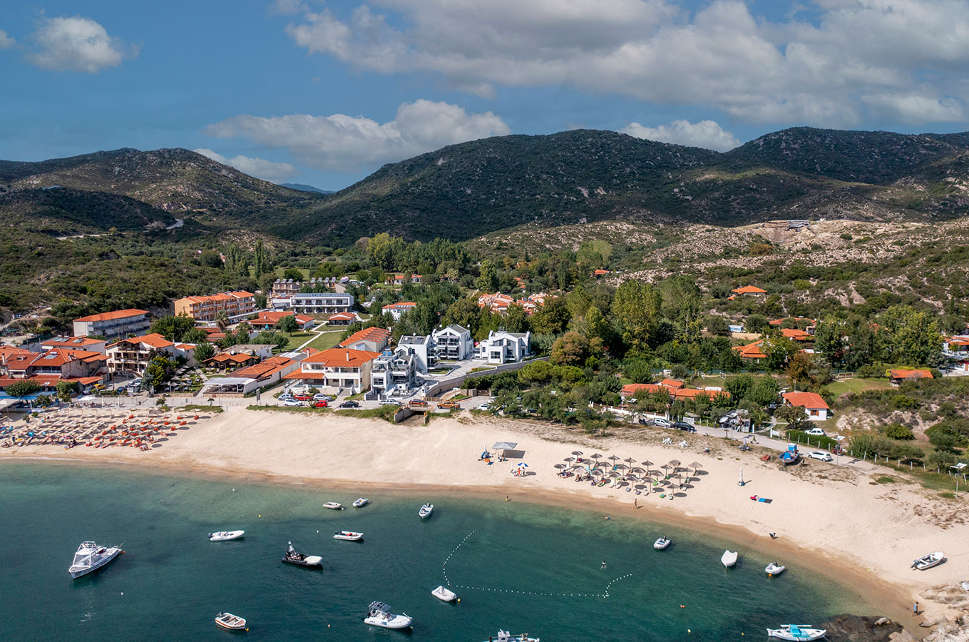 The Black Pearl Villas Halkidiki-Oblast oko vila.jpg