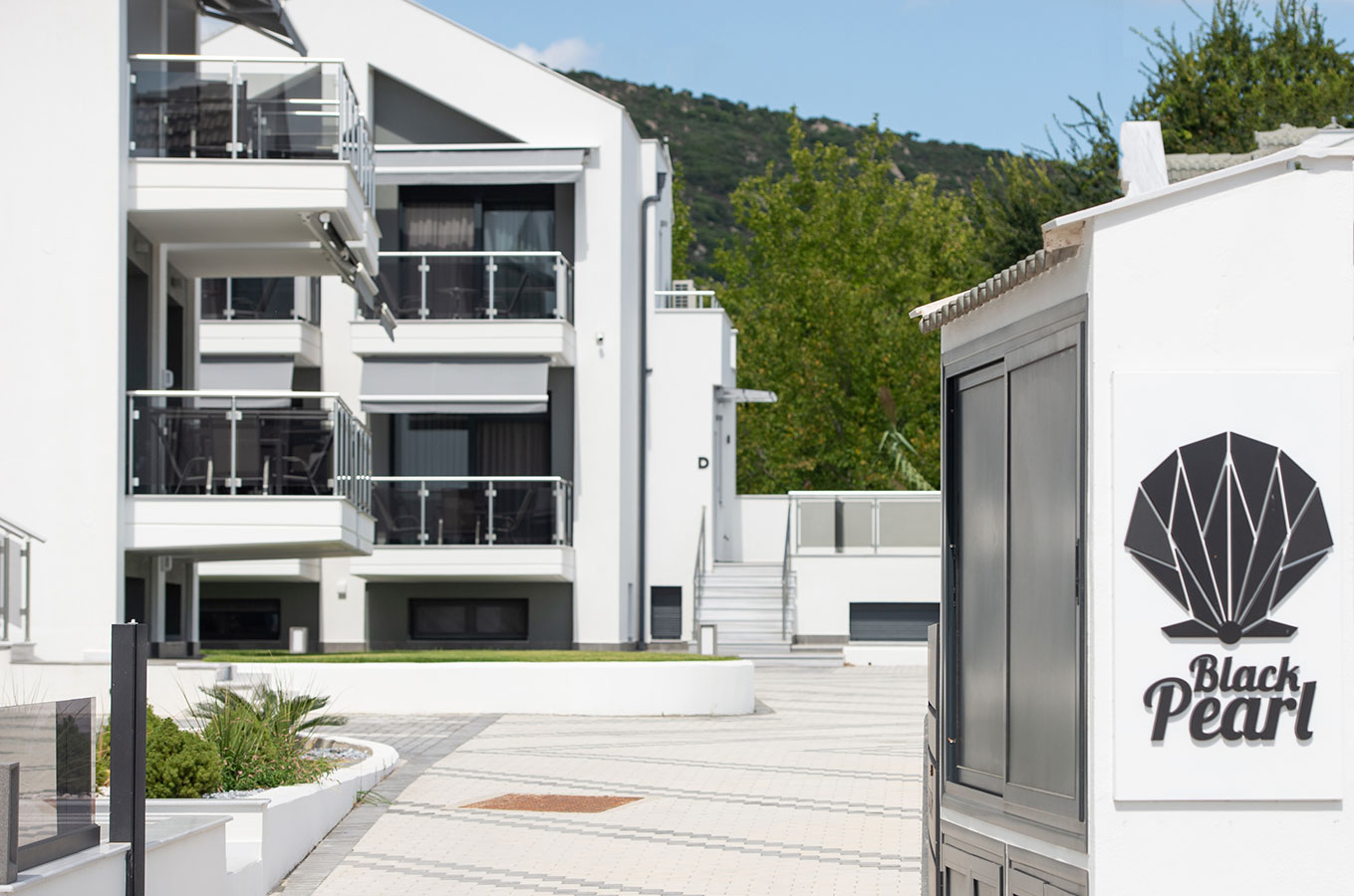 The Black Pearl Villas Halkidiki-Ulaz.jpg