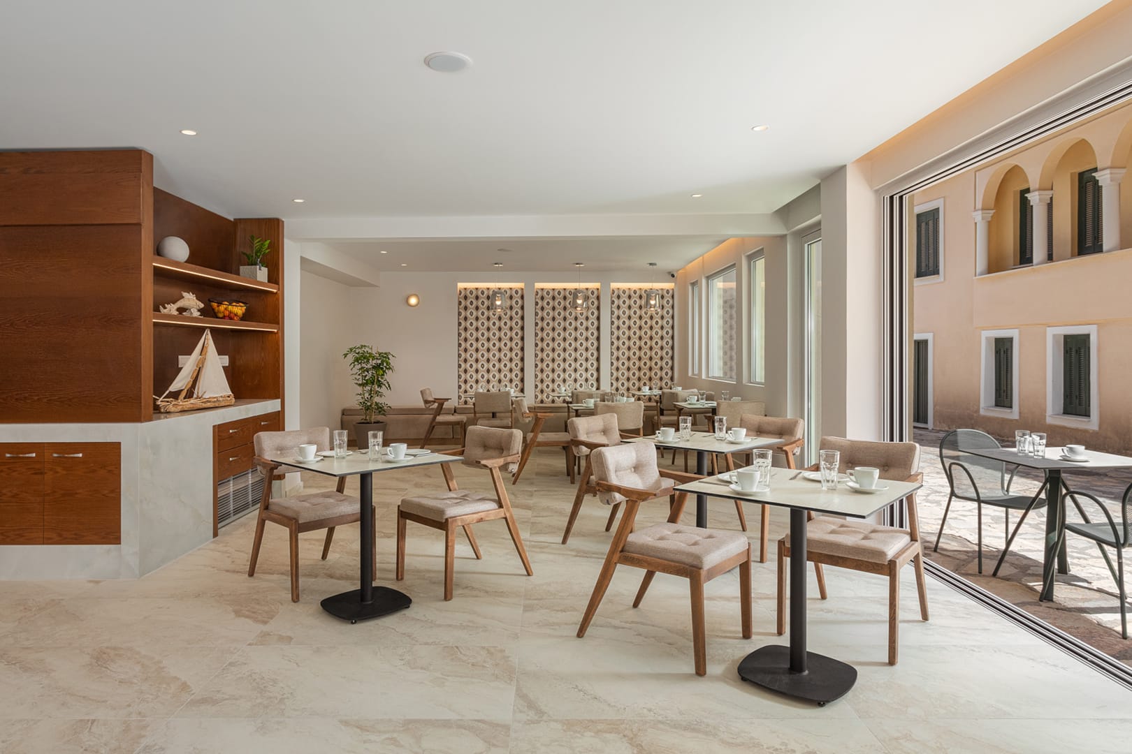 Preveza City Comfort Hotel-Bar.jpg