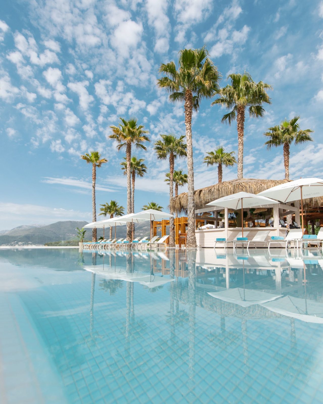 Nikki Beach Montenegro bazen.jpg