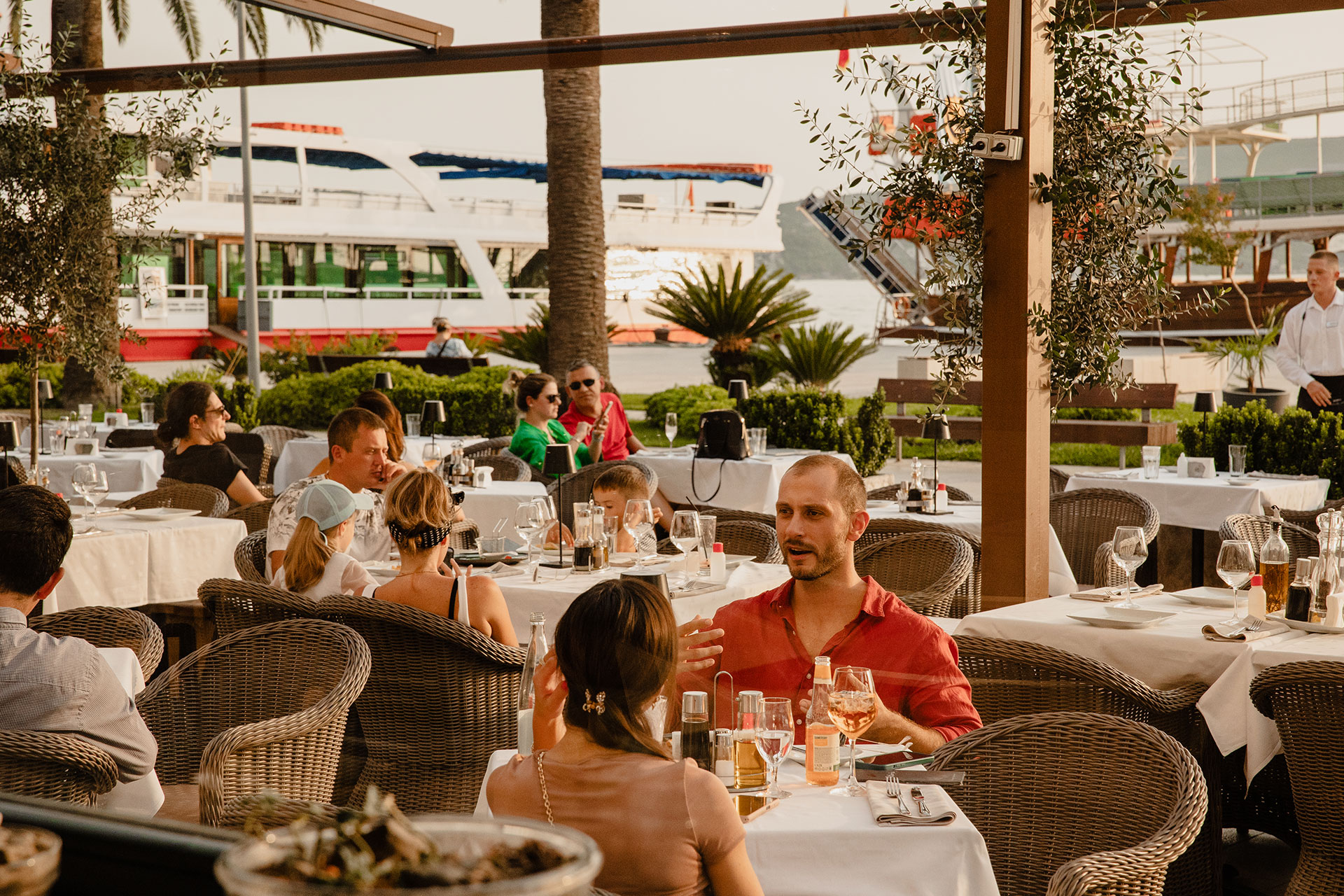 Astoria Tivat hotel izgled restorana.jpg