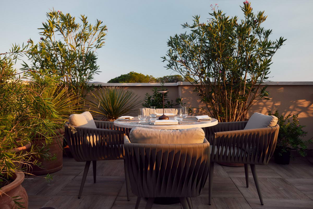 La Fleur Boutique hotel bar.jpg