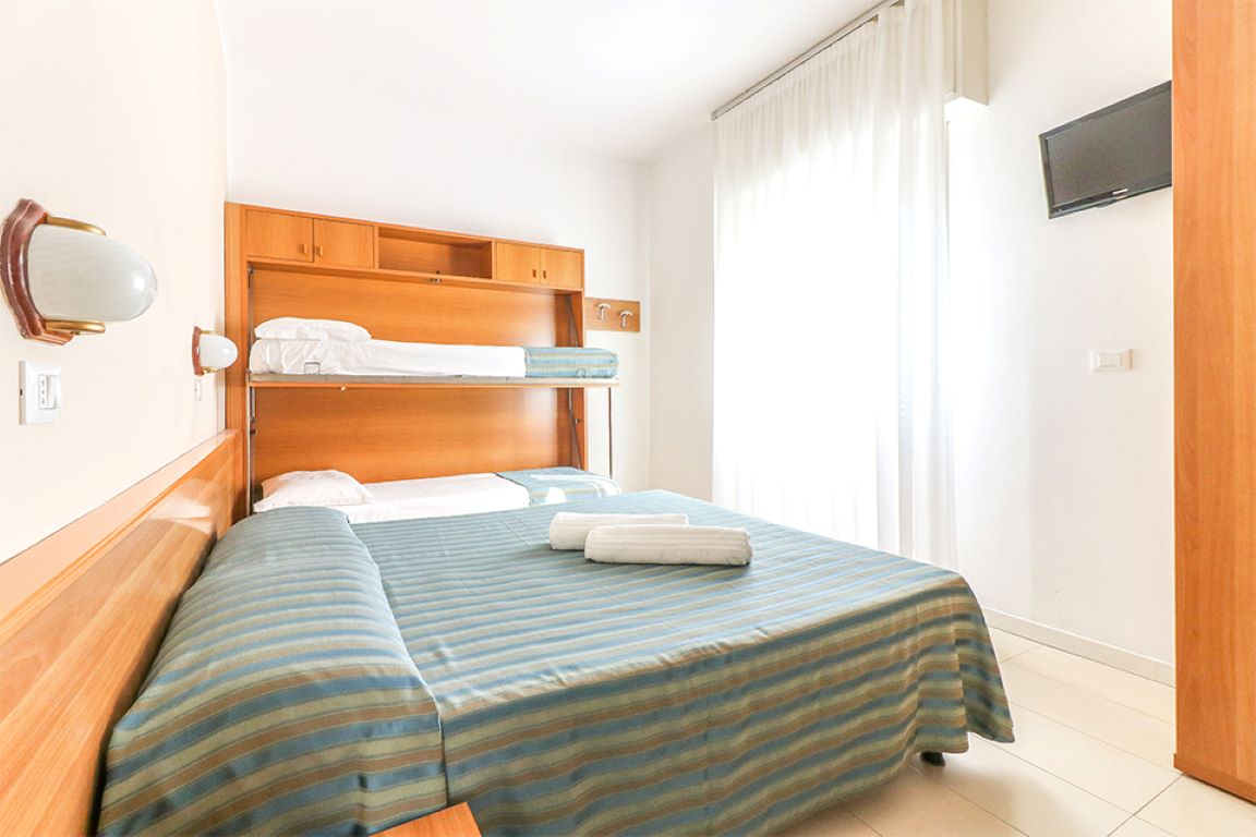 Hotel Jesulum-Cetvorokrevetna soba.jpg