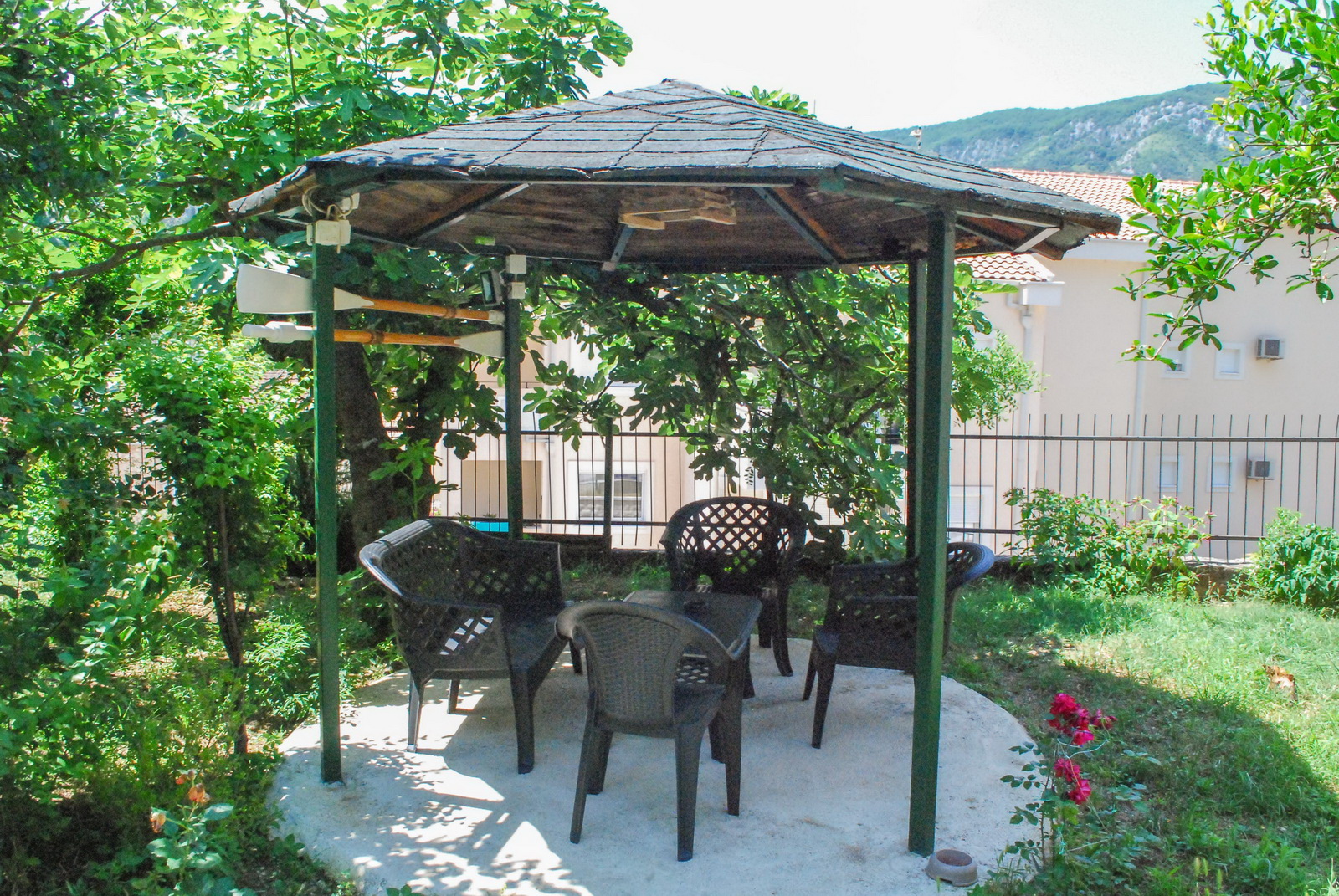 Apartments Tea Kotor dvorište.jpg