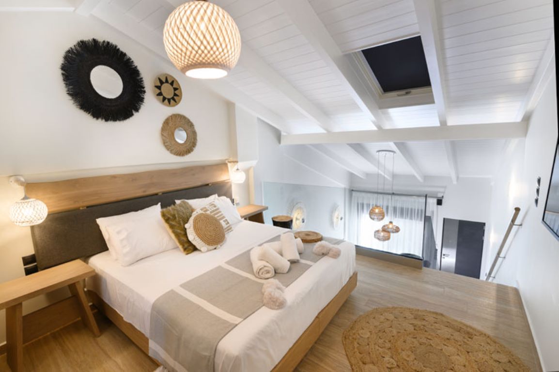 Versa Villas Preveza-White vila spavaca soba.jpg