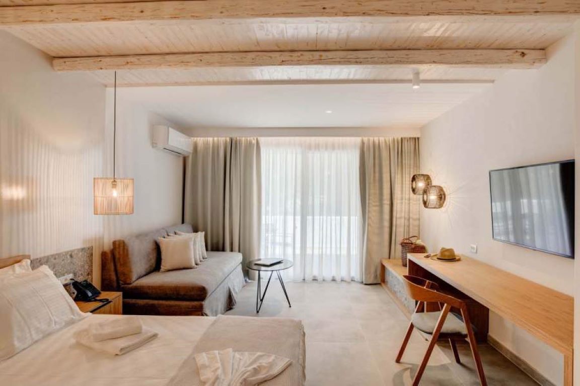Alboro Seaside Suites-Deluxe suite.jpg