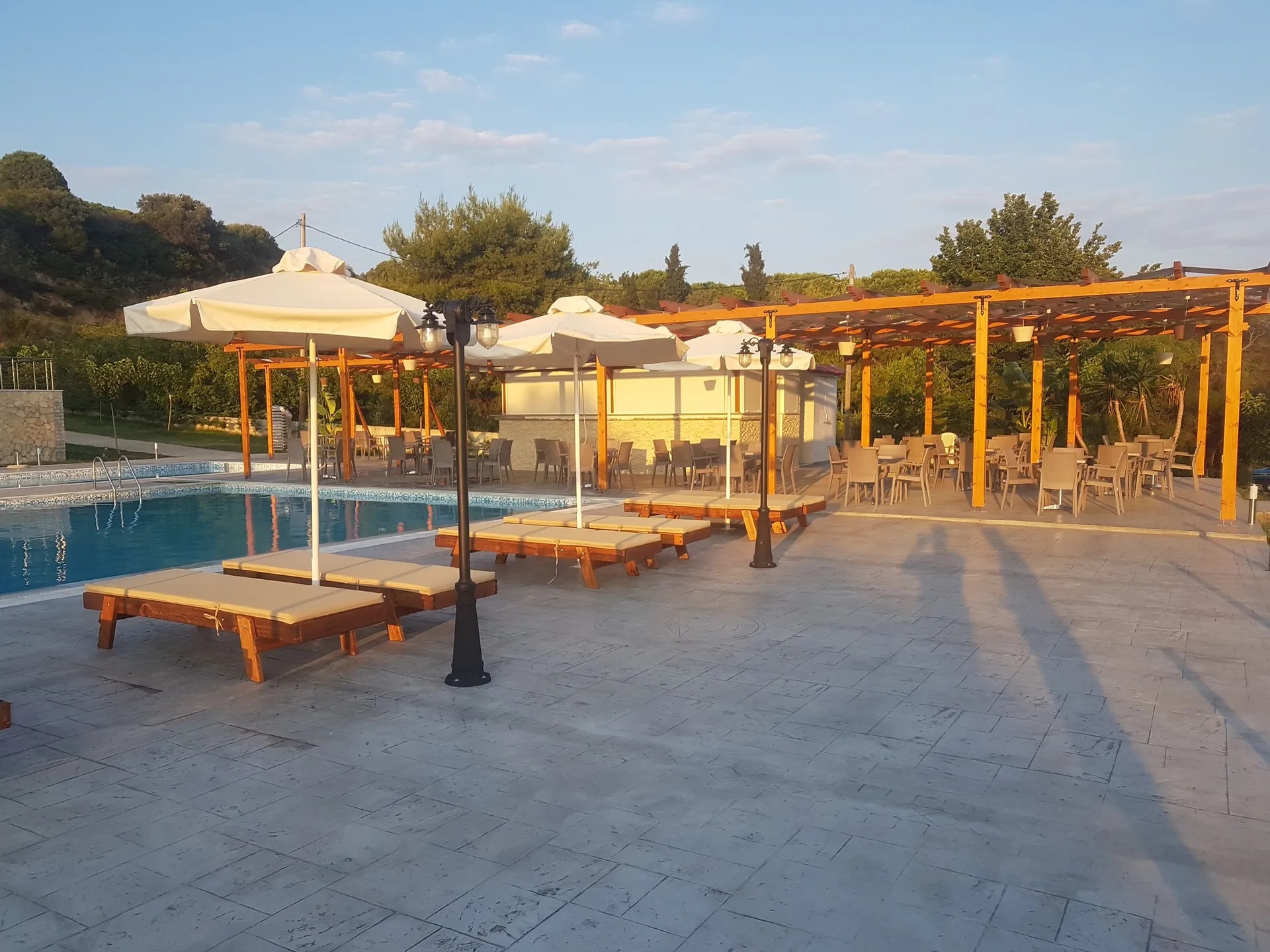 Ocean Hotel Resort-Bar pored bazena.jpg