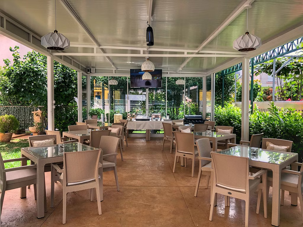 Villa Kovacevic-Terasa restorana.jpg