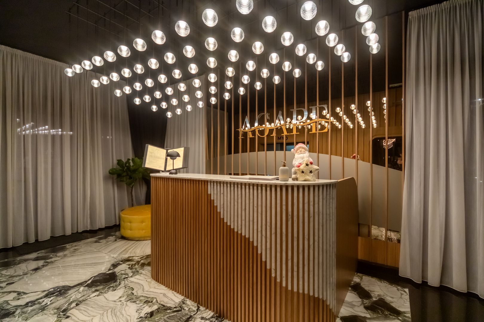 Agape Bar Montenegro Hotel recepcija.jpg