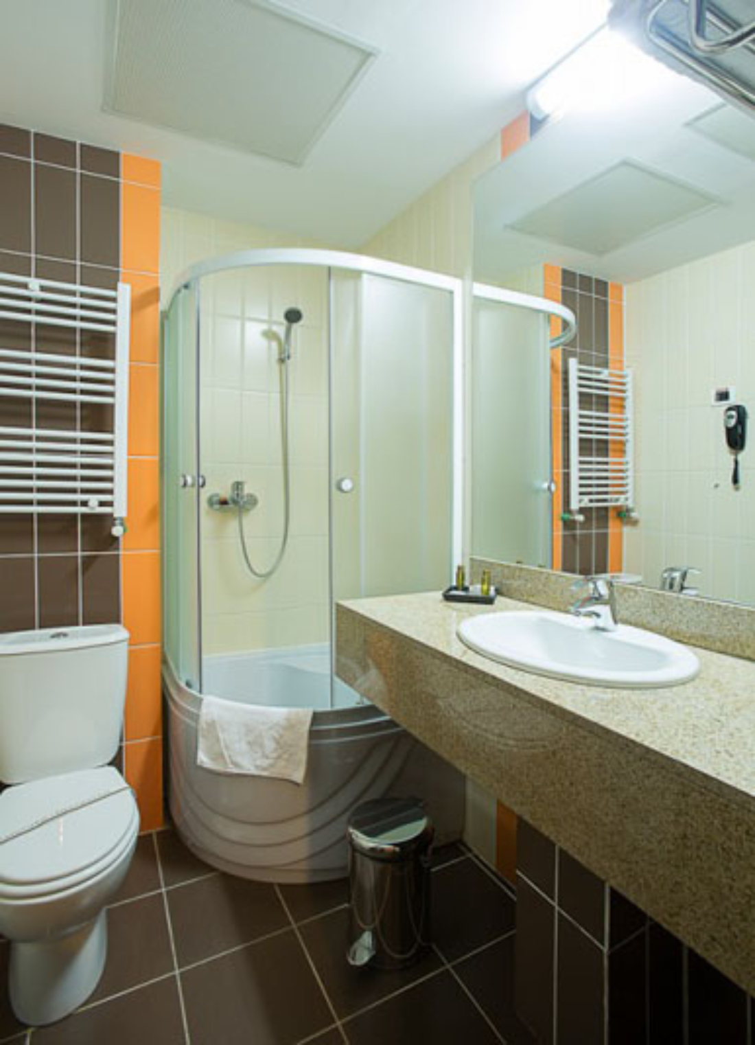 Inter Business Bucharest Hotel kupatilo.jpg