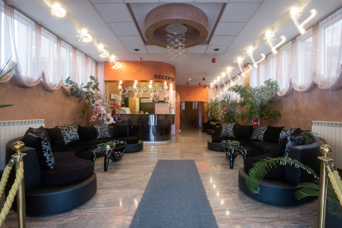 Inter Business Bucharest Hotel recepcija.jpg