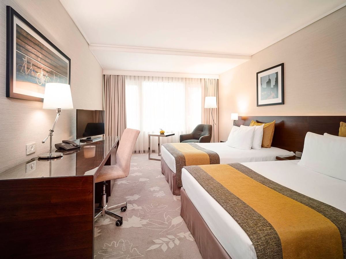 Hotel Crowne Plaza dvokerevtna soba.jpg