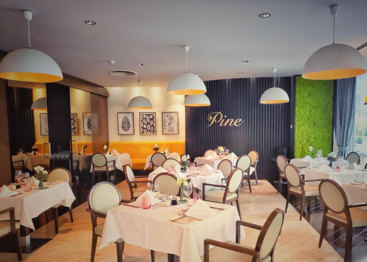 Hotel Crowne Plaza restoran.jpg