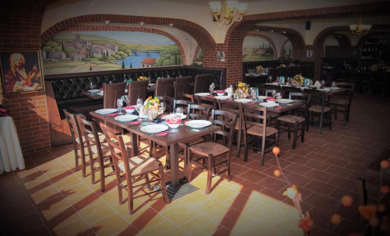 West Plaza hotel izgled restorana.jpg