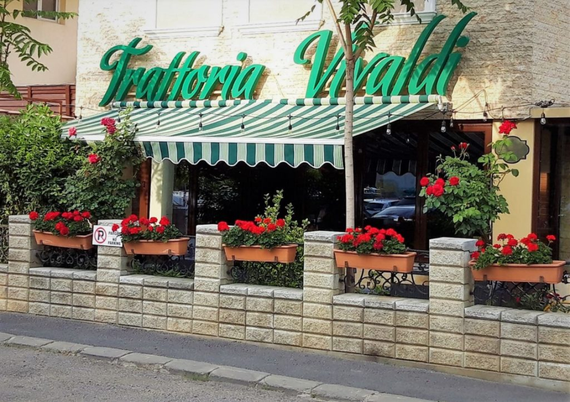 West Plaza hotel restoran.jpg
