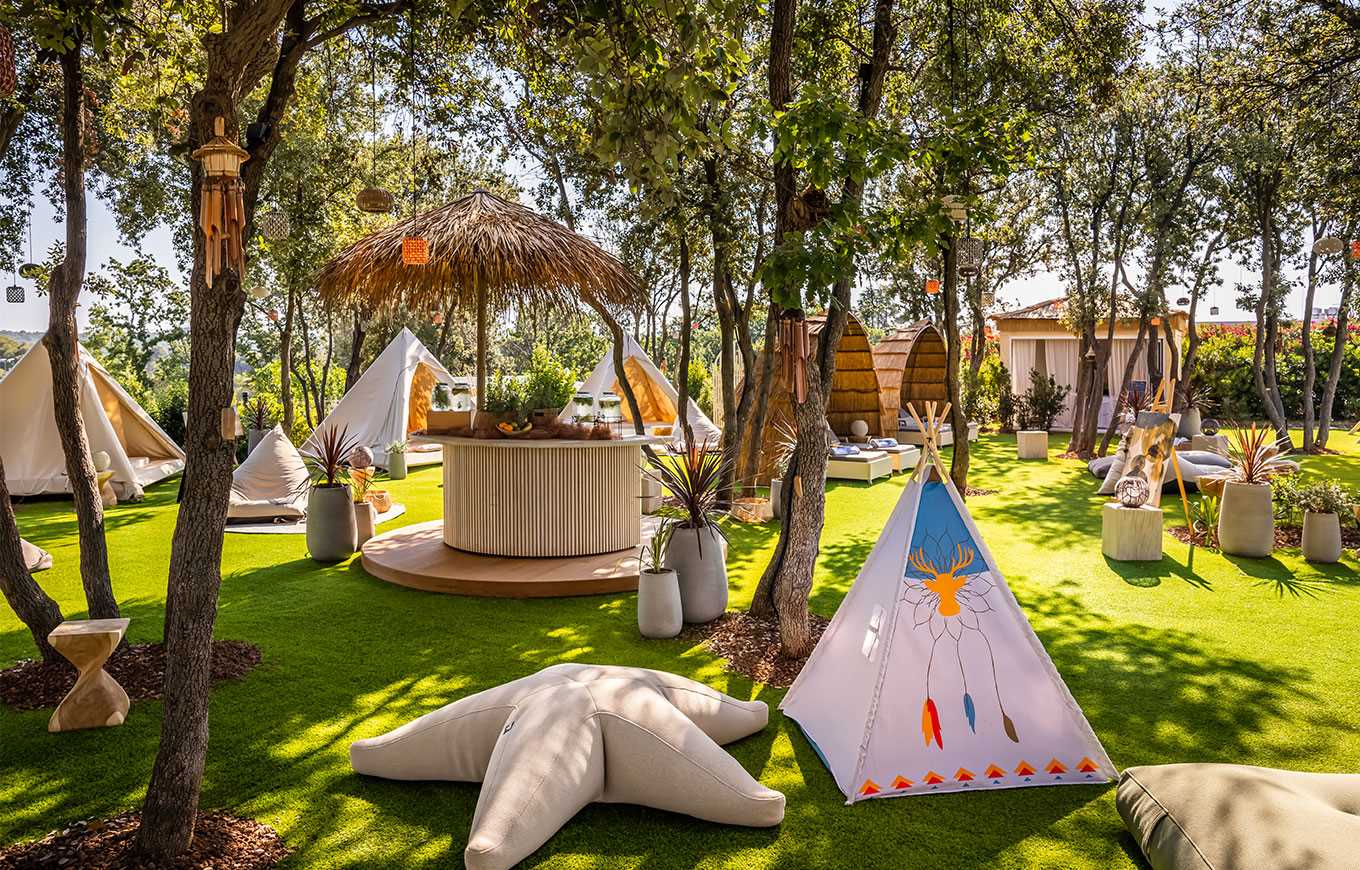 Valamar Parentino hotel dvorište.jpg