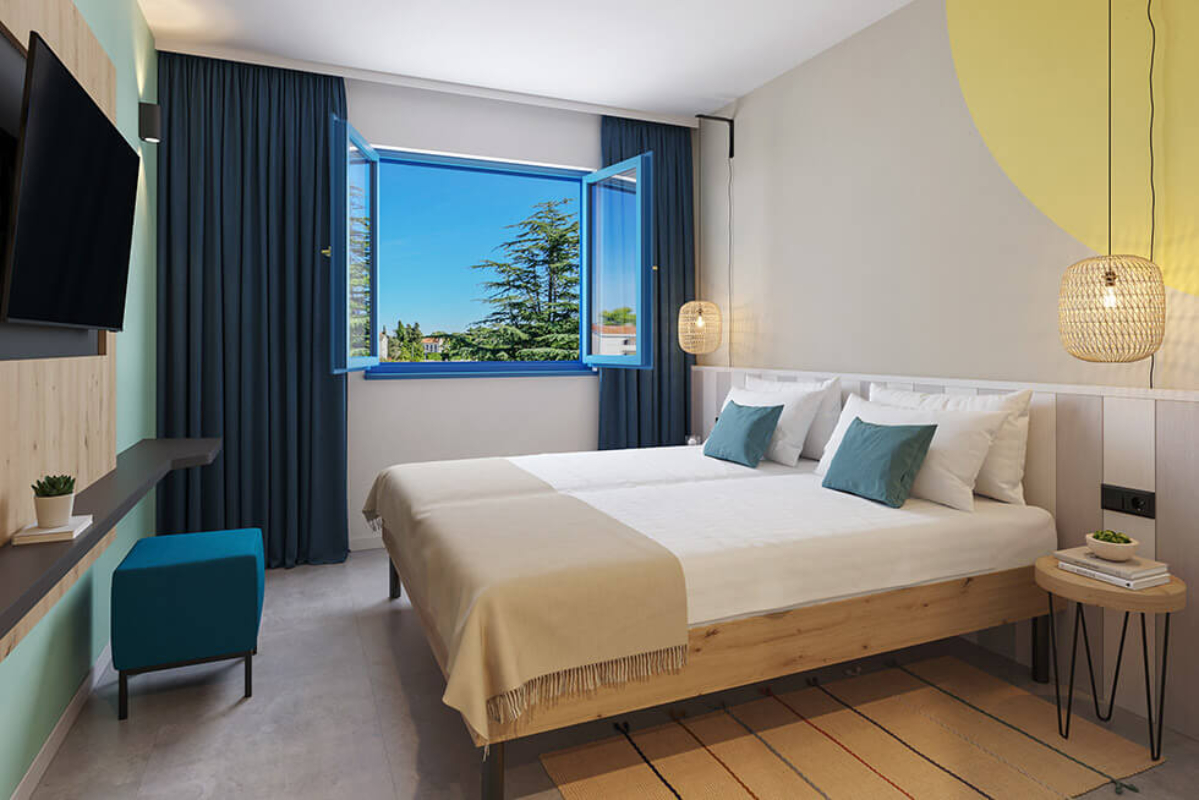 Krk Sunny hotel dvokrevetna soba.jpg
