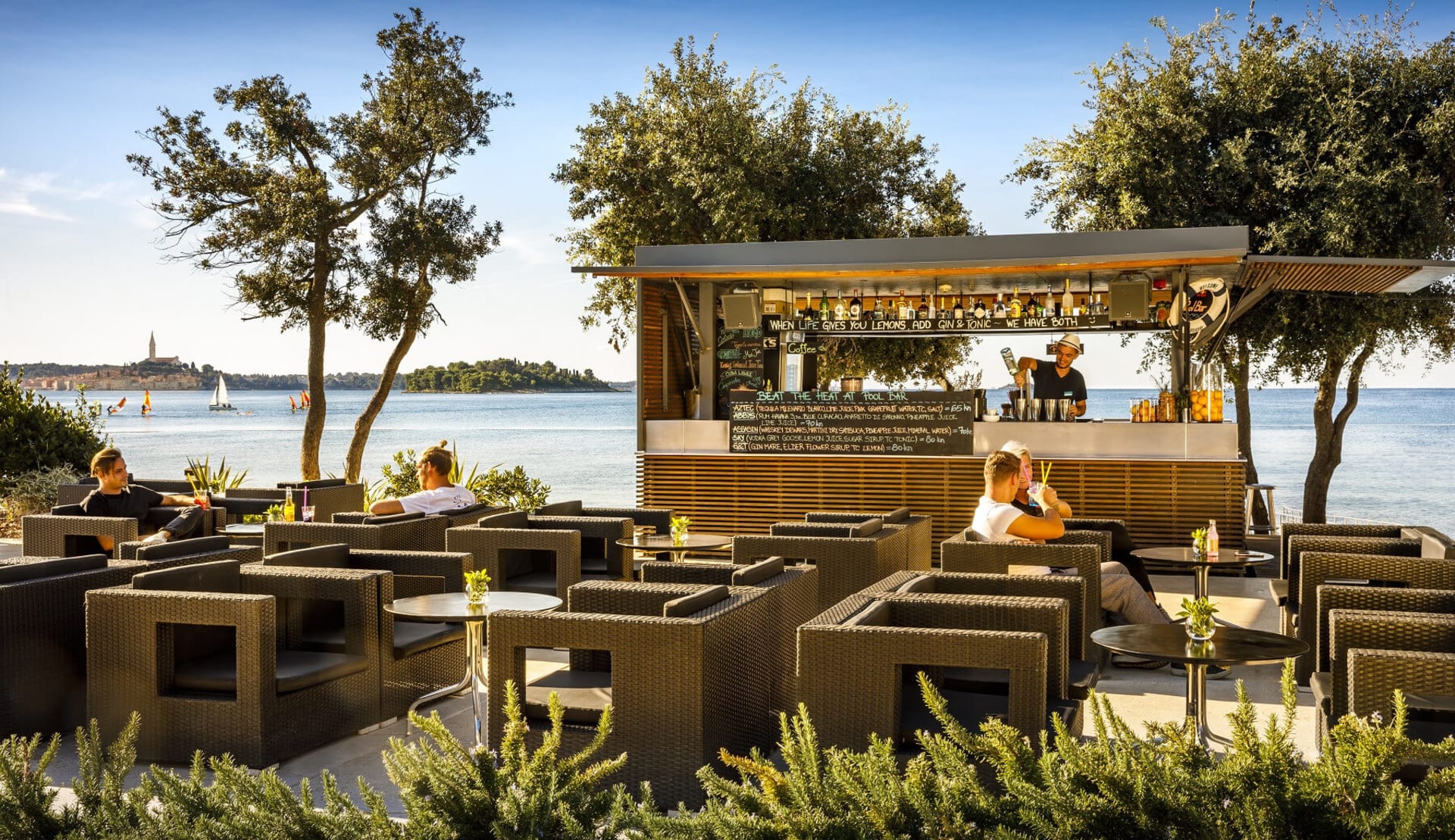 Hotel Resort Amarin bar.jpg
