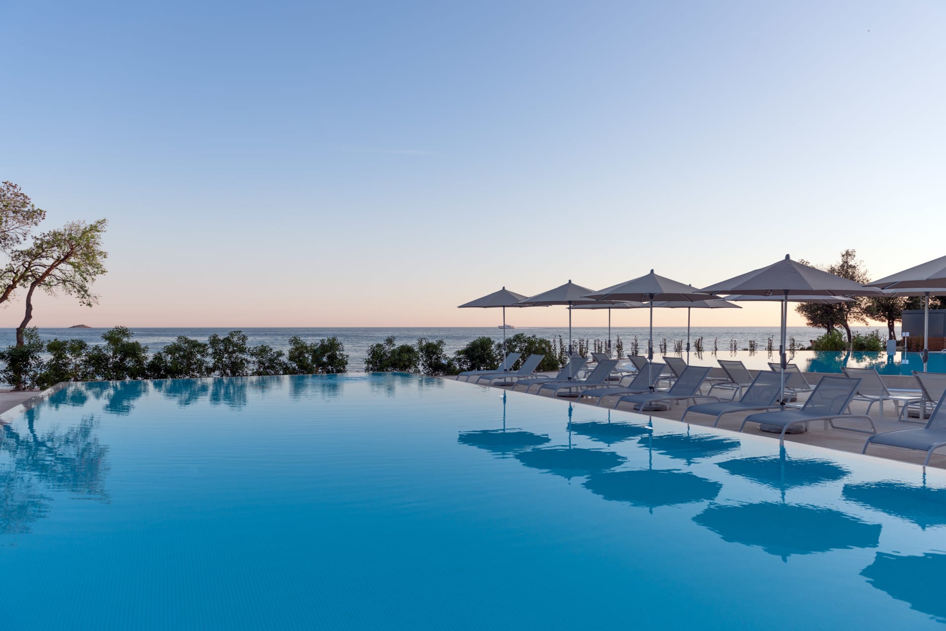 Hotel Resort Amarin izgled bazena.jpg
