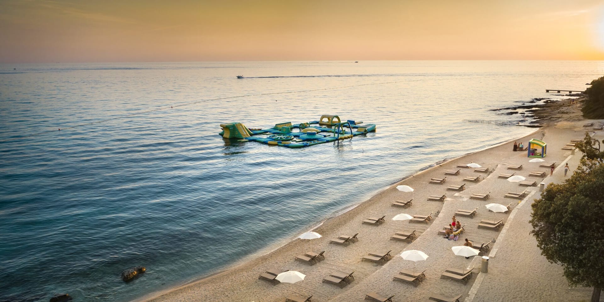 Hotel Resort Amarin plaža.jpg