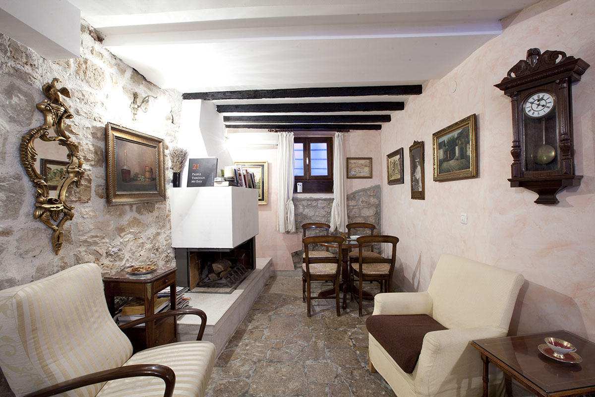 Hotel Villa Valdibora lobi.jpg