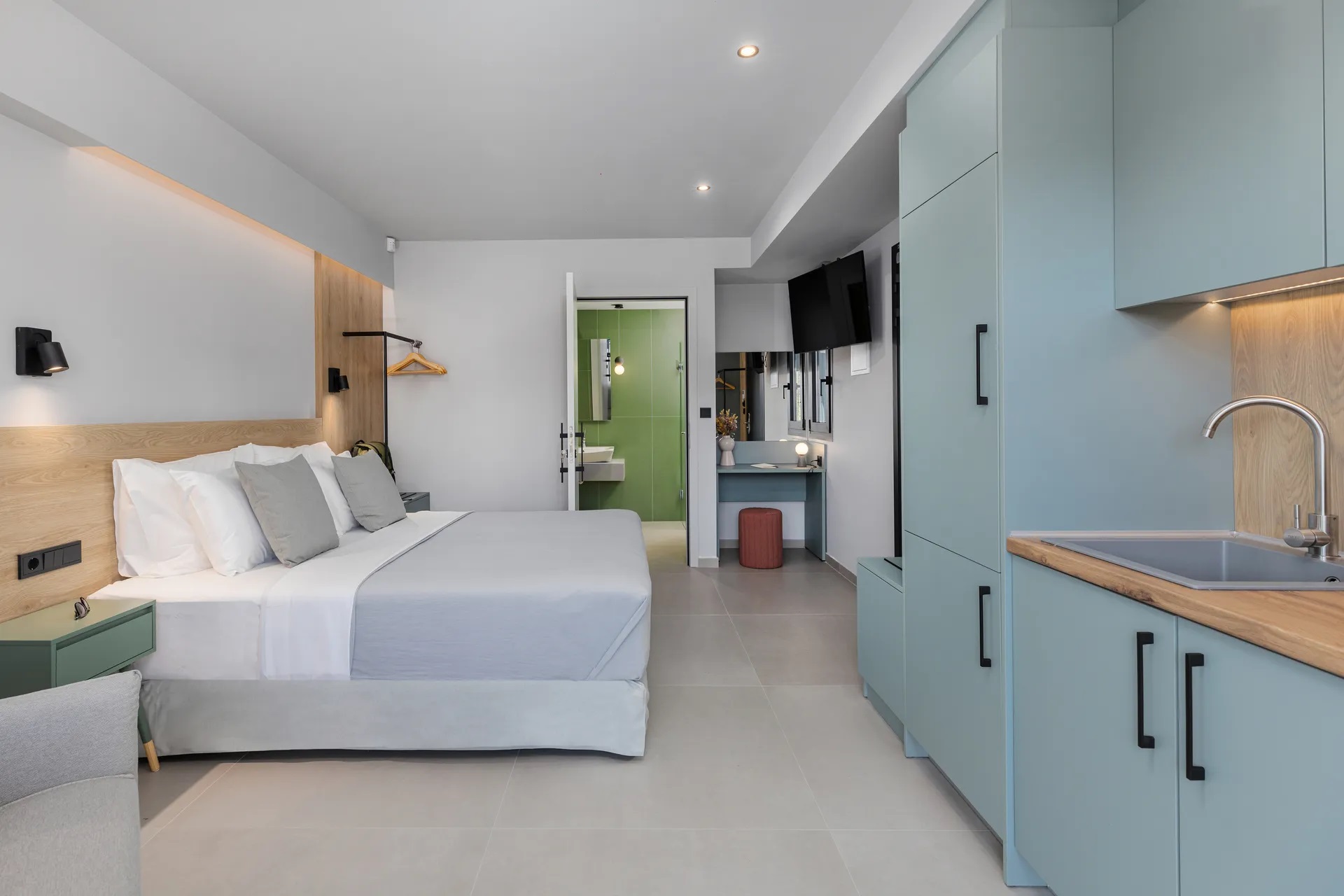 The 8 Suites-Standardna soba.jpg