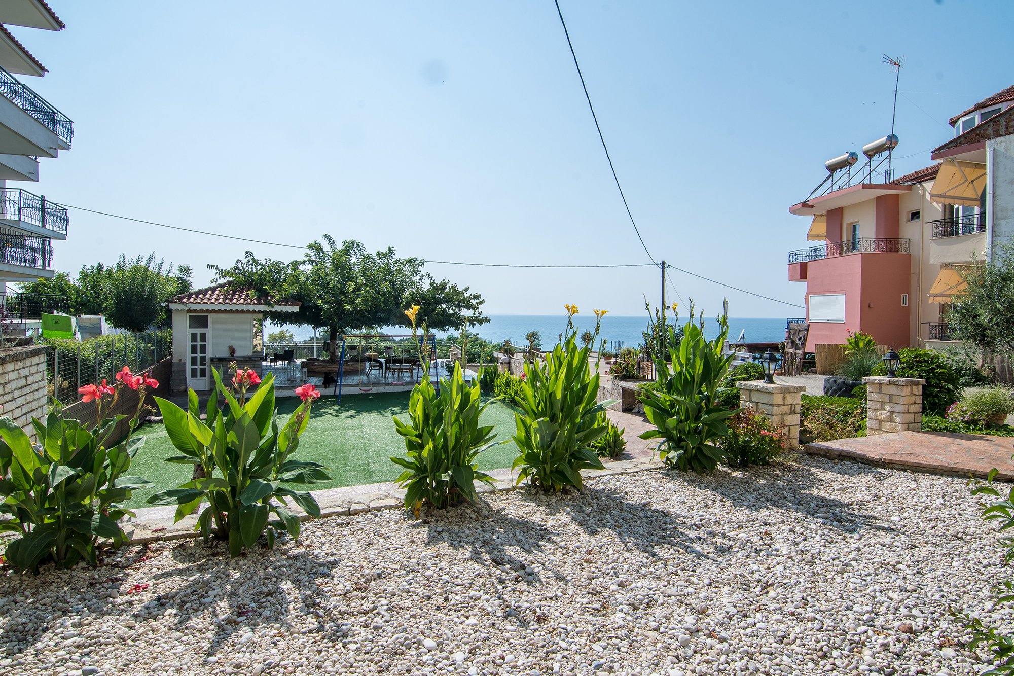 Agios Thomas Hotel Preveza-Dvoriste hotela.jpg