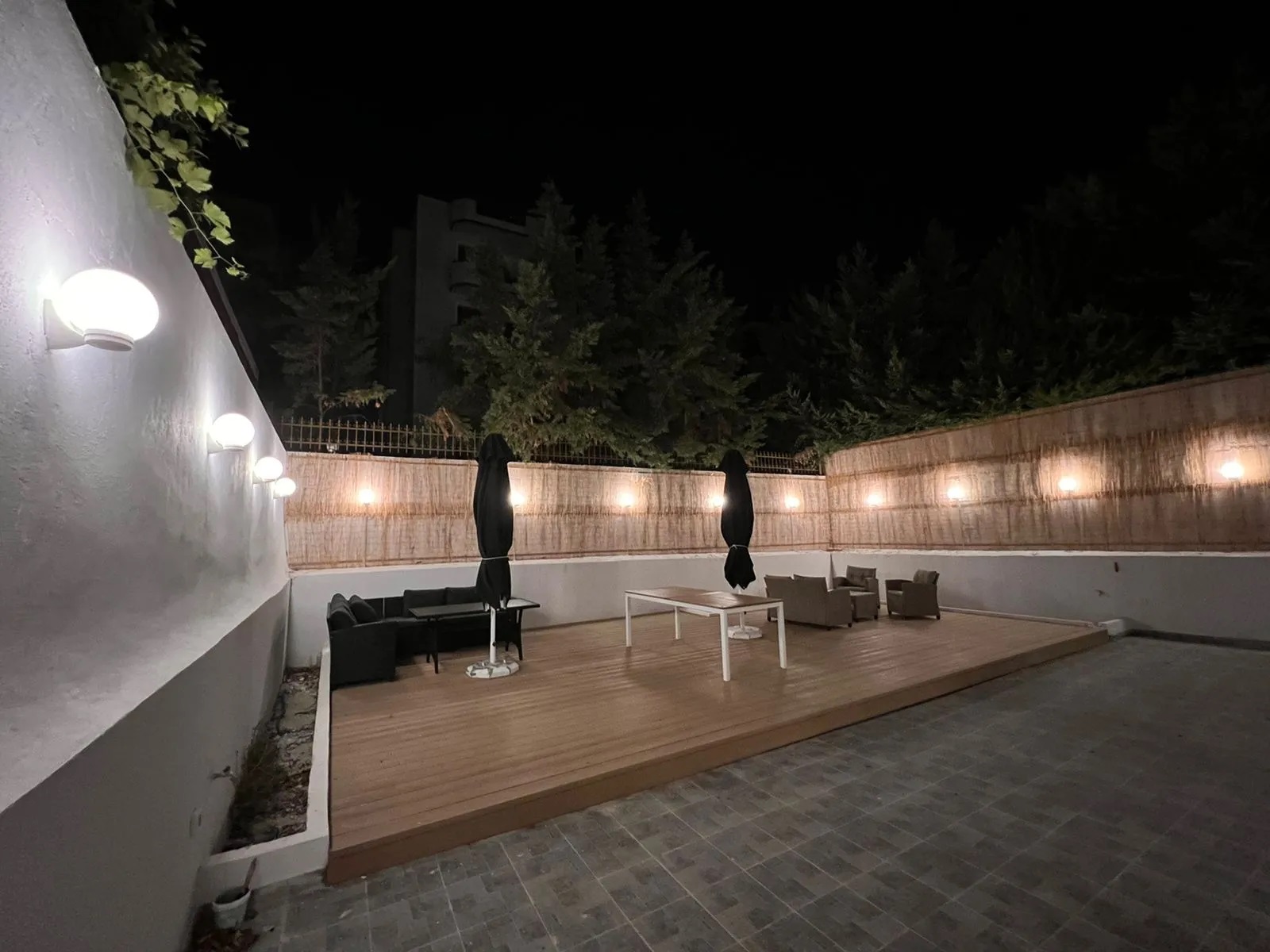 Skiathou 12 Glyfada Contemporary Residences-Terasa nocu.jpg