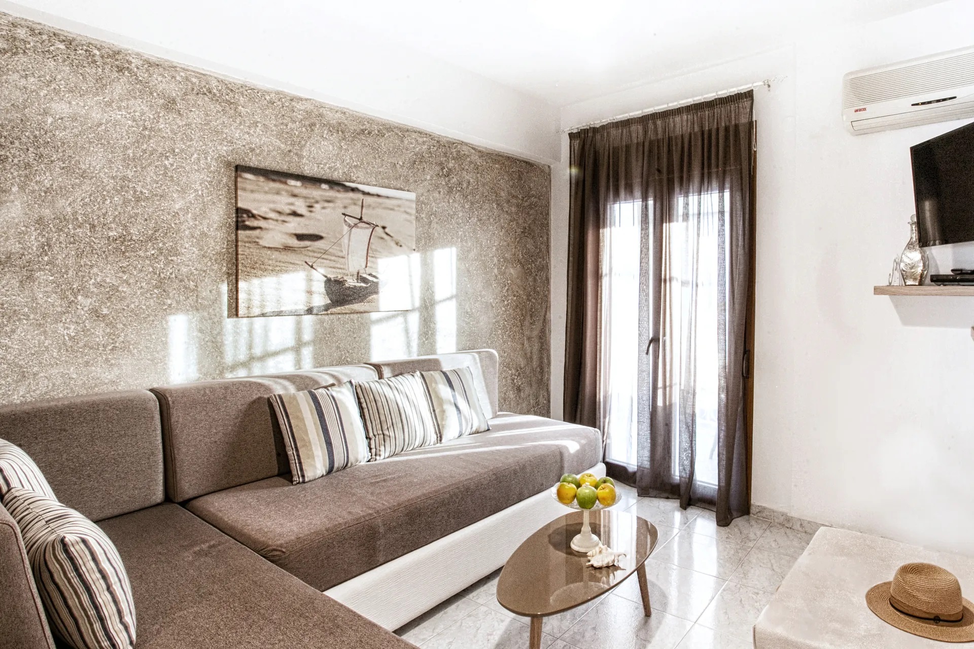 Asprolithos Studios-Superior Apartman Pealr ili Crystal.jpg