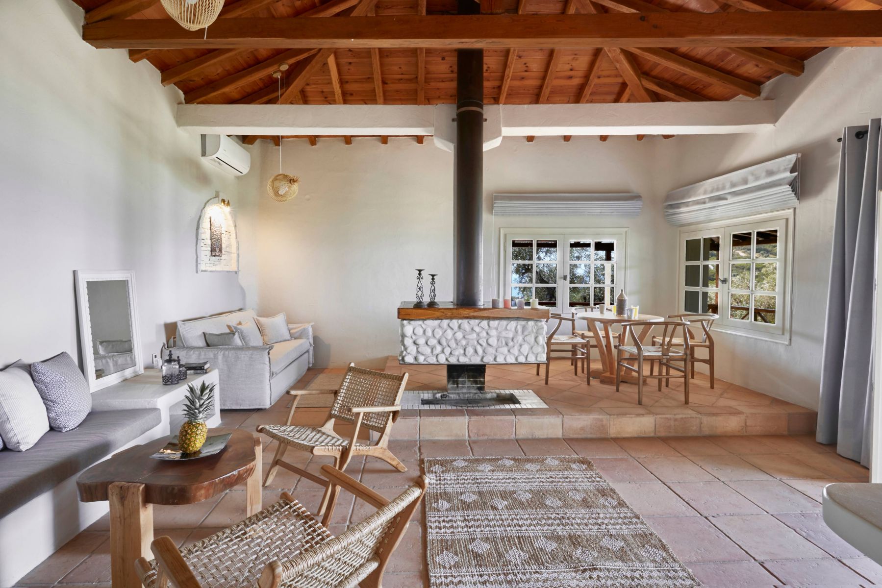 Villa Ira SKiathos-Enterijer vile.jpg