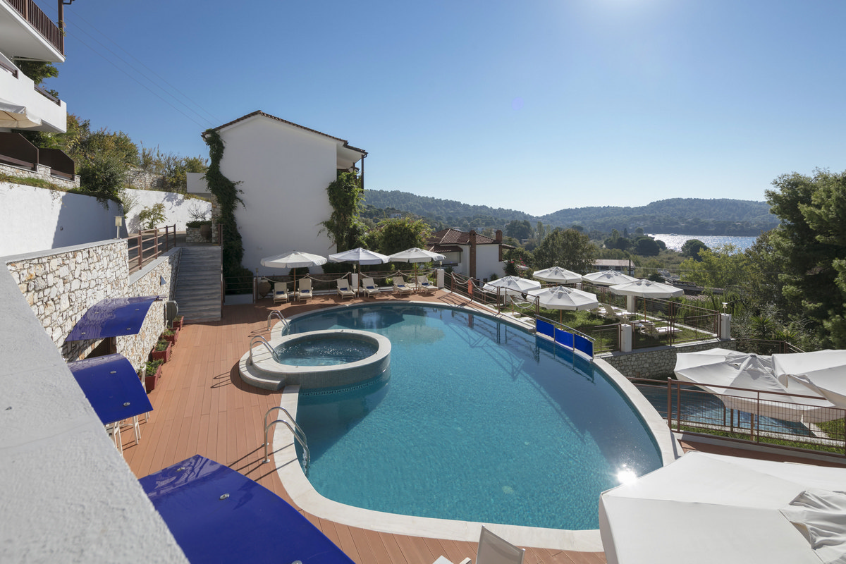Magic Hotel Skiathos-Bazen.jpg