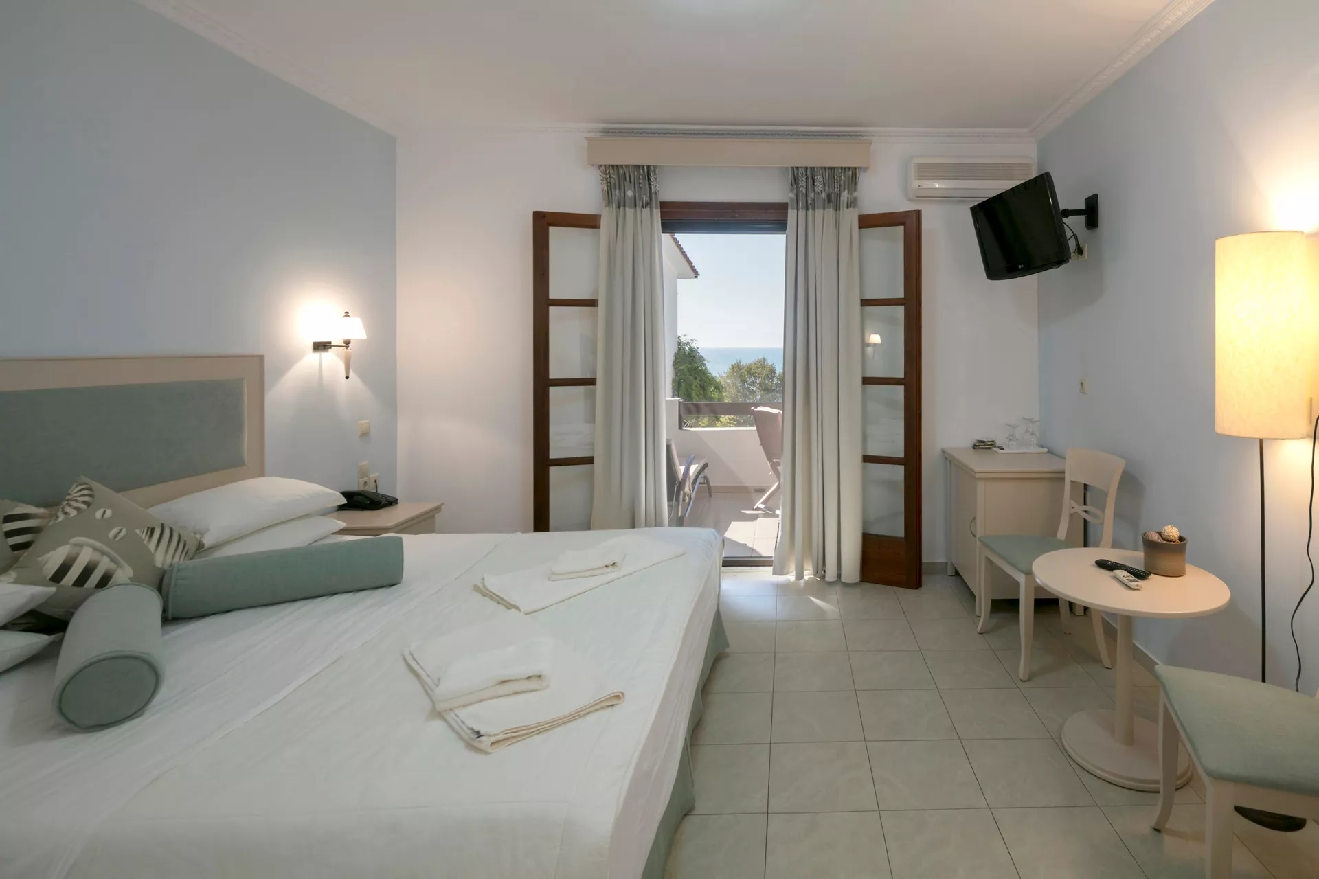 Magic Hotel Skiathos-Economy soba.jpg