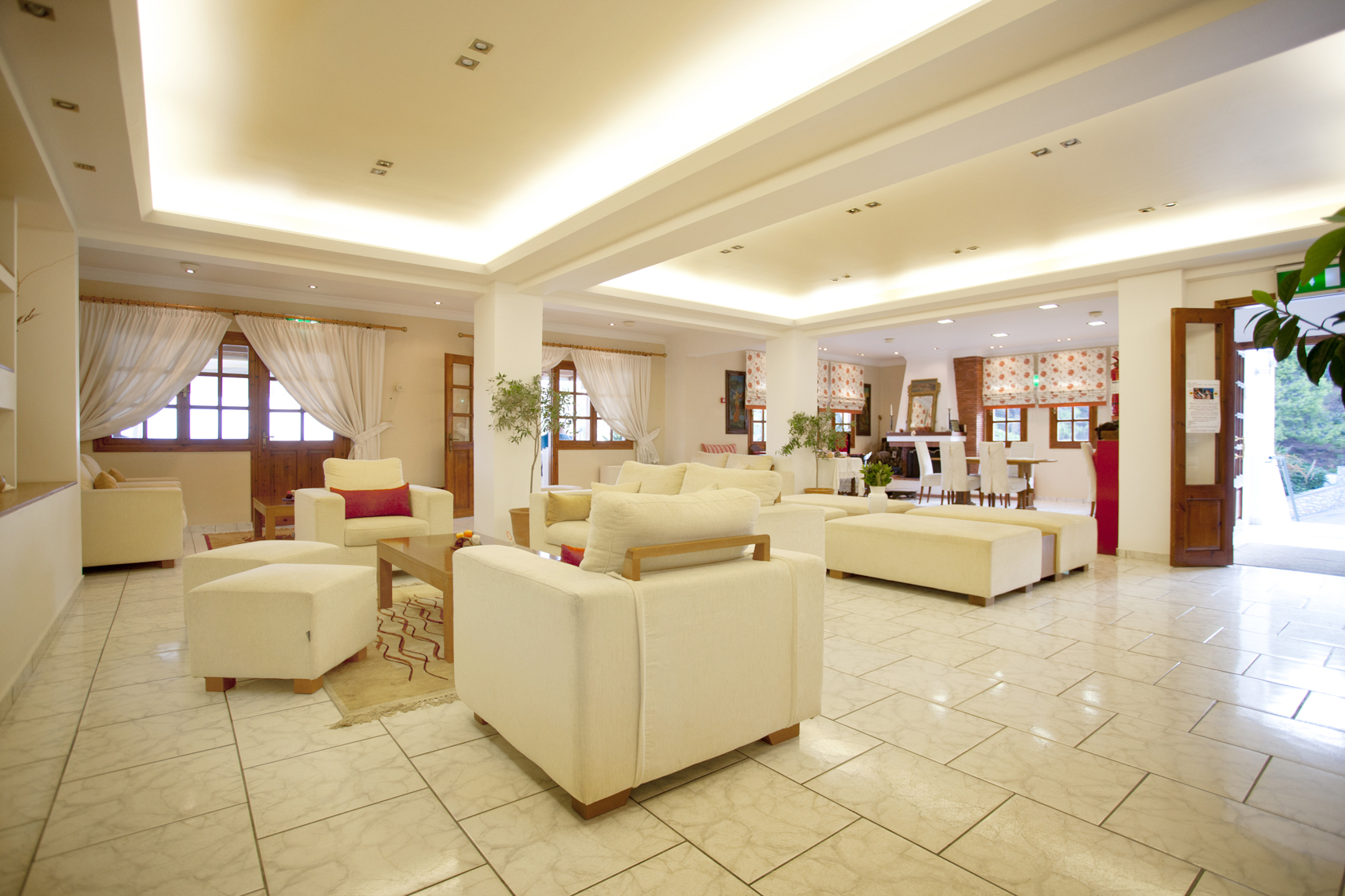 Magic Hotel Skiathos-Enterijer hotela.jpg