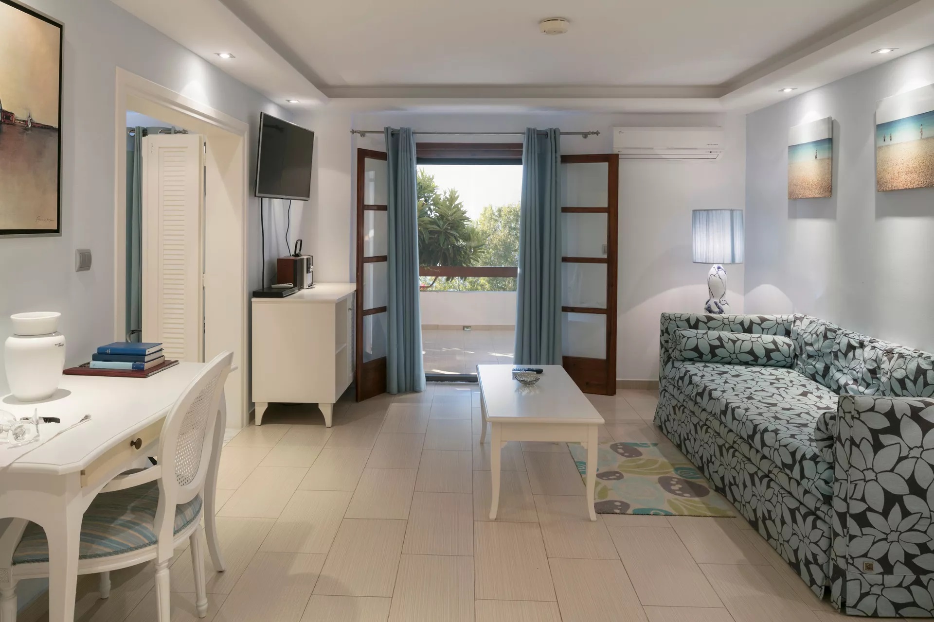 Magic Hotel Skiathos-Executive suite.jpg