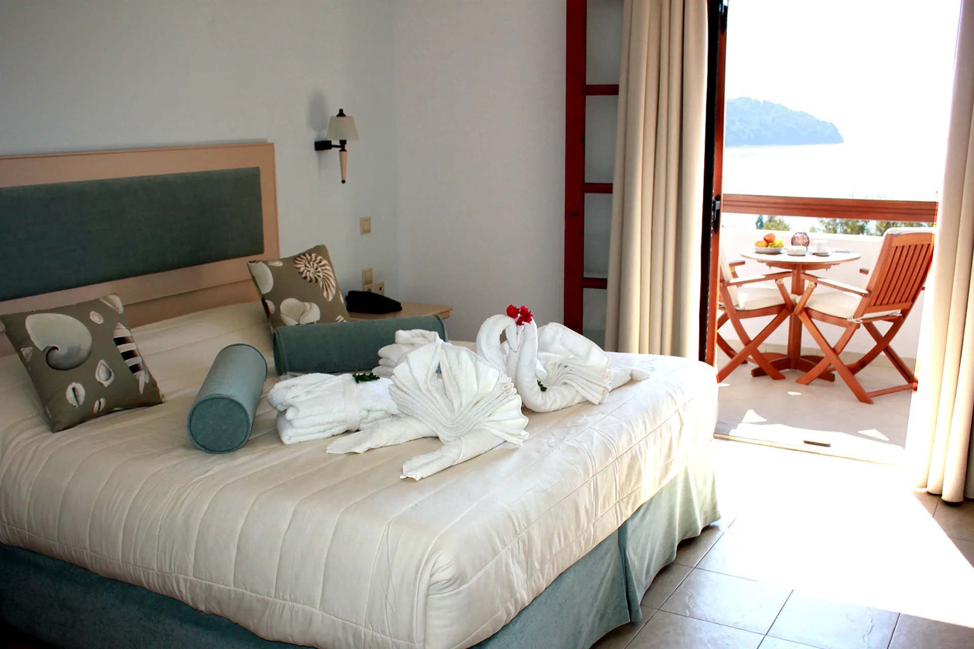 Magic Hotel Skiathos-Standardna soba pogled more.jpg
