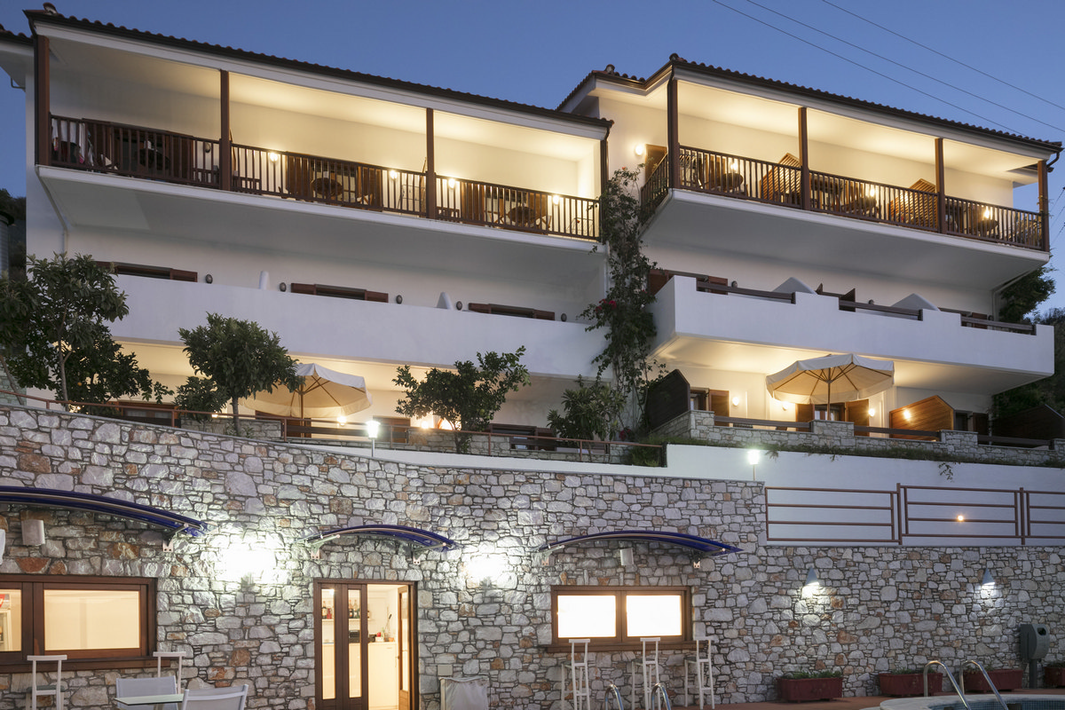 Magic Hotel Skiathos-Zgrada hotela.jpg
