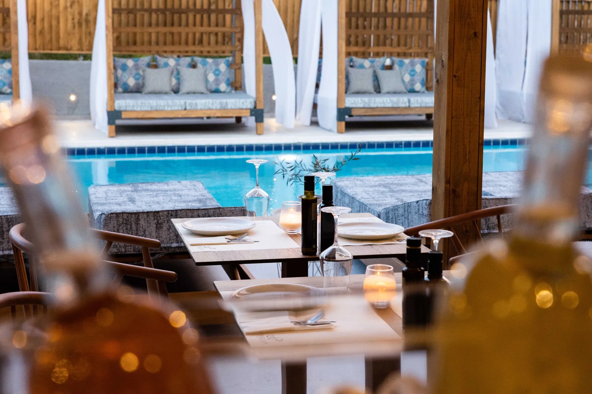 Thalassa Hotel-Bar pored bazena.jpg