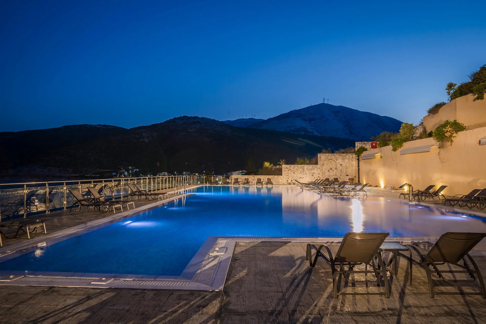 Kefalonia Bay Palace-Bazen nocu.jpg