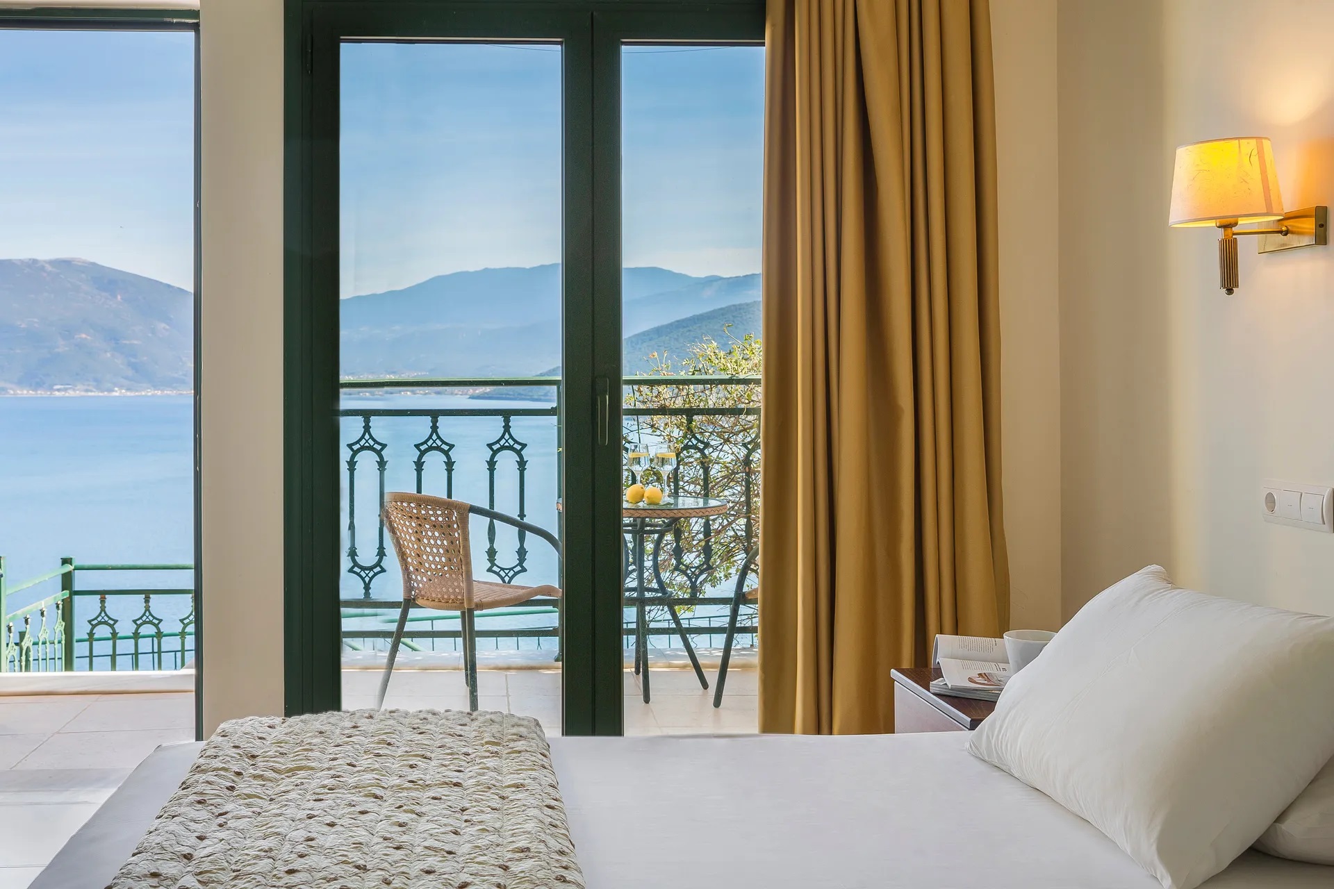 Kefalonia Bay Palace-Deluxe soba.jpg