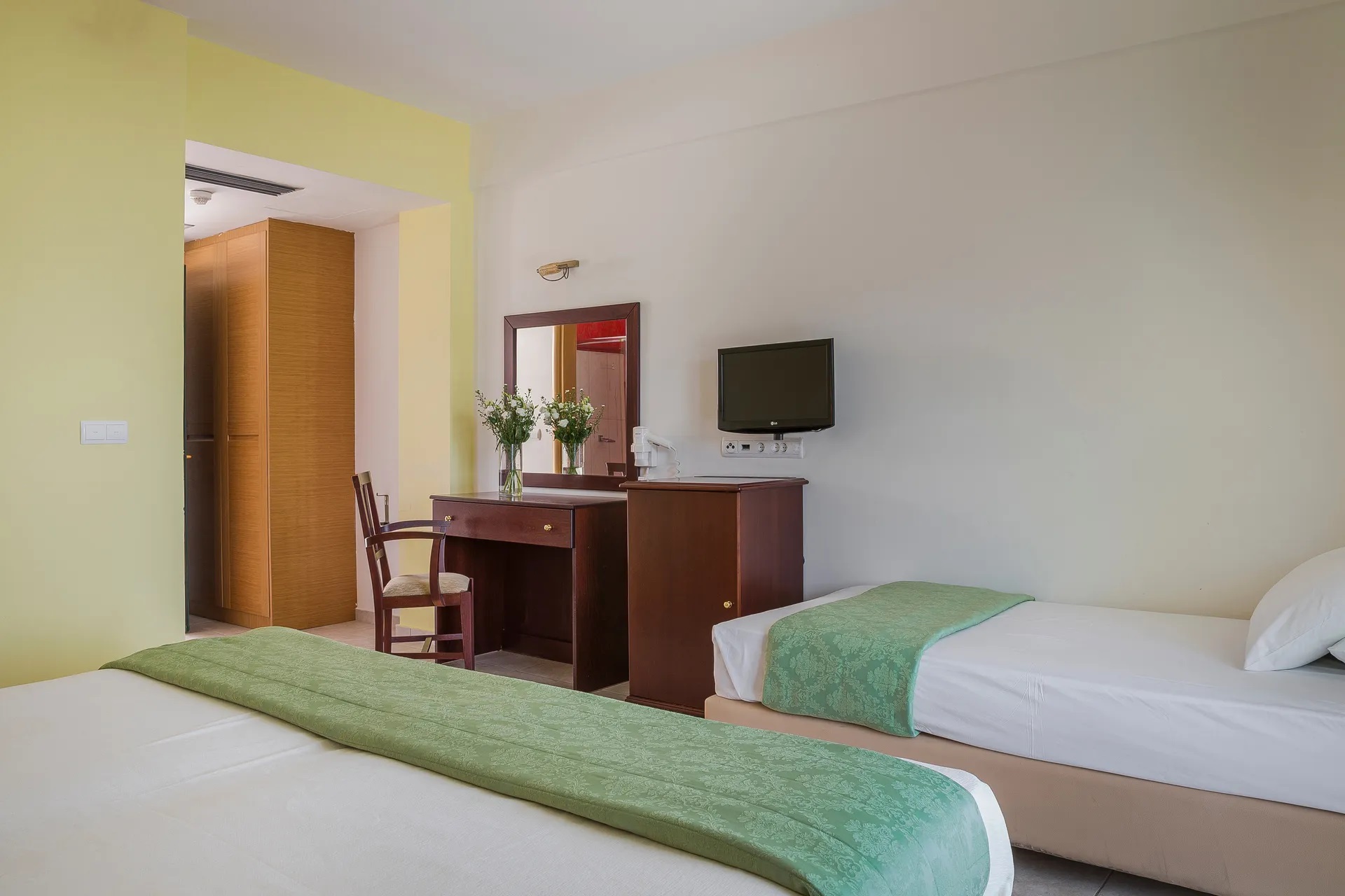 Kefalonia Bay Palace-Standardna soba.jpg