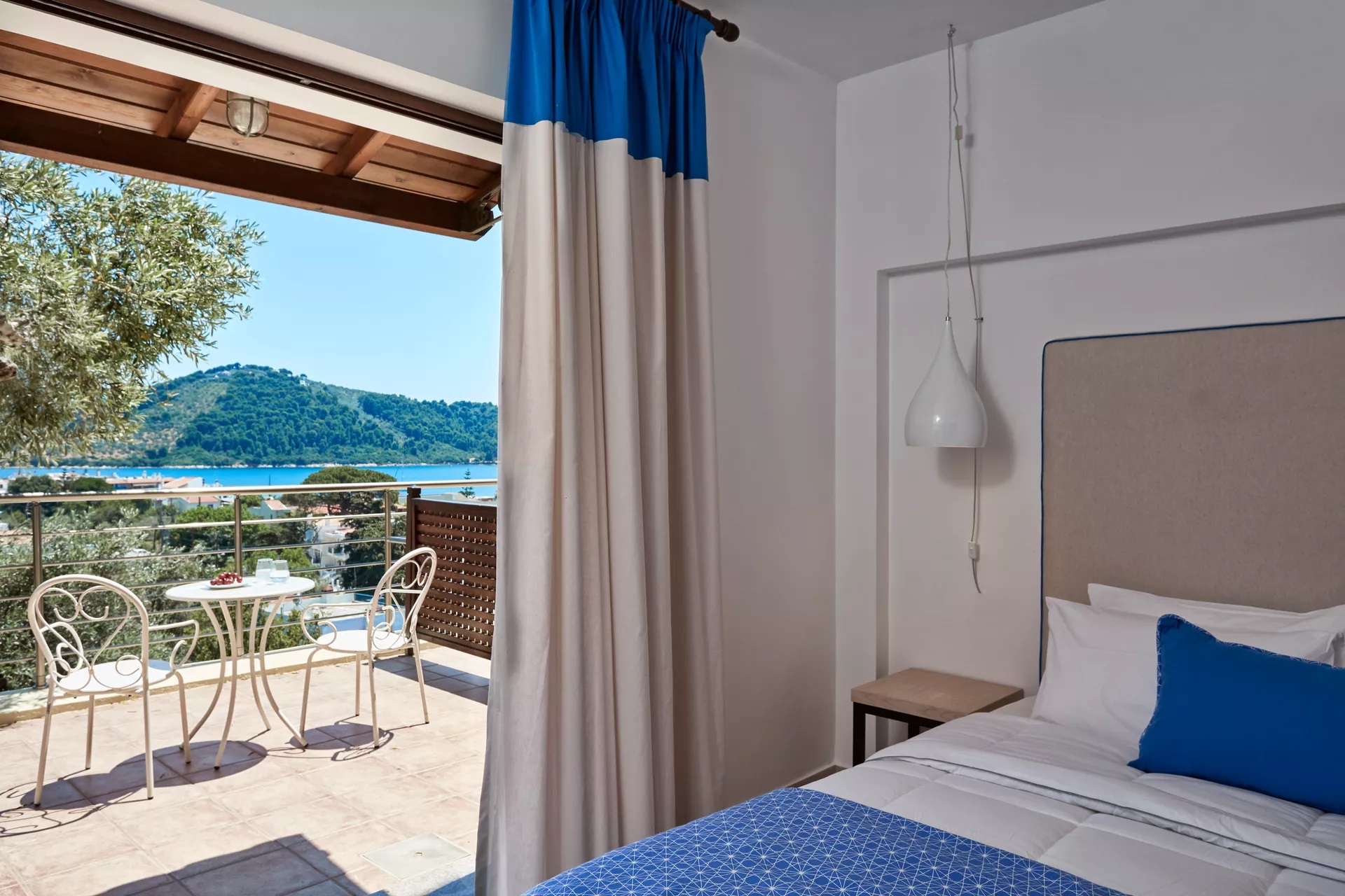 Skiathos Living-Dvosoban Residence pogled more.jpg