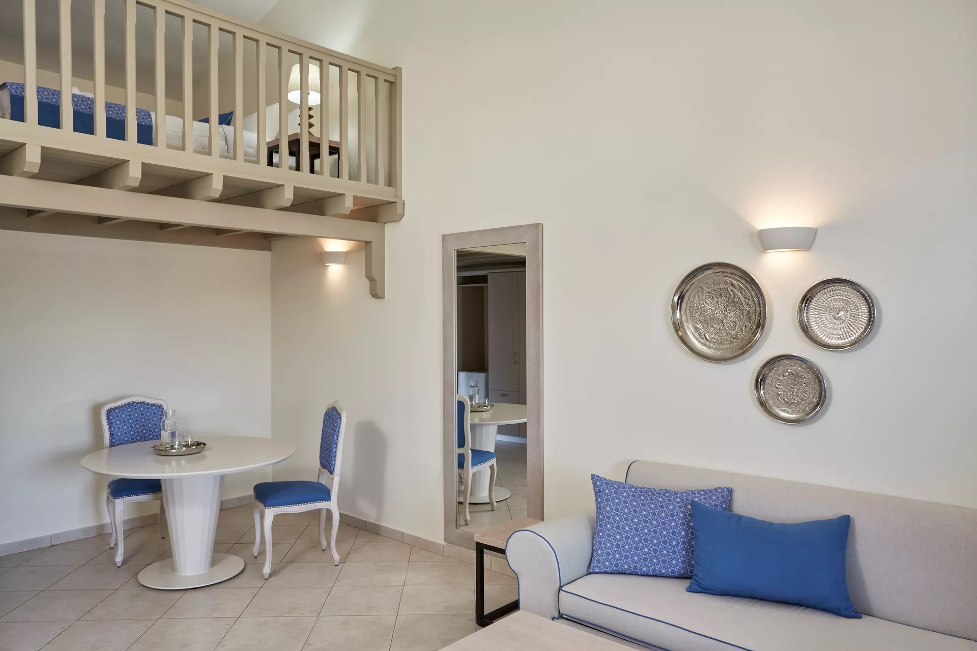 Skiathos Living-Loft Suite pogled more.jpg