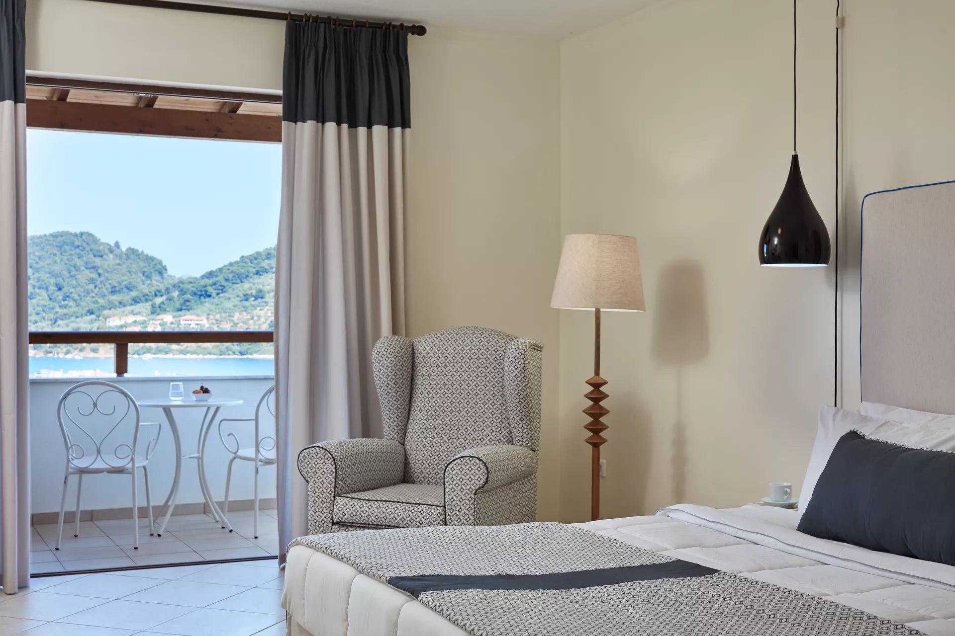 Skiathos Living-Premium soba pogled more.jpg