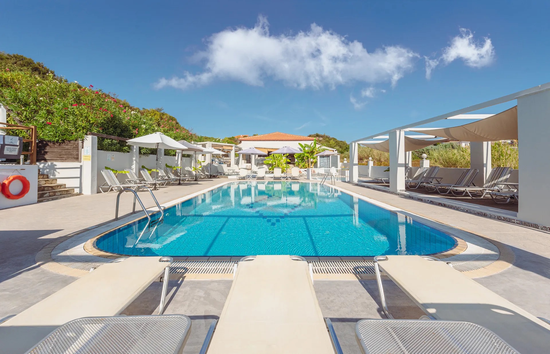 Ampelia Hotel Kassandra-Spoljasnji bazen.jpg